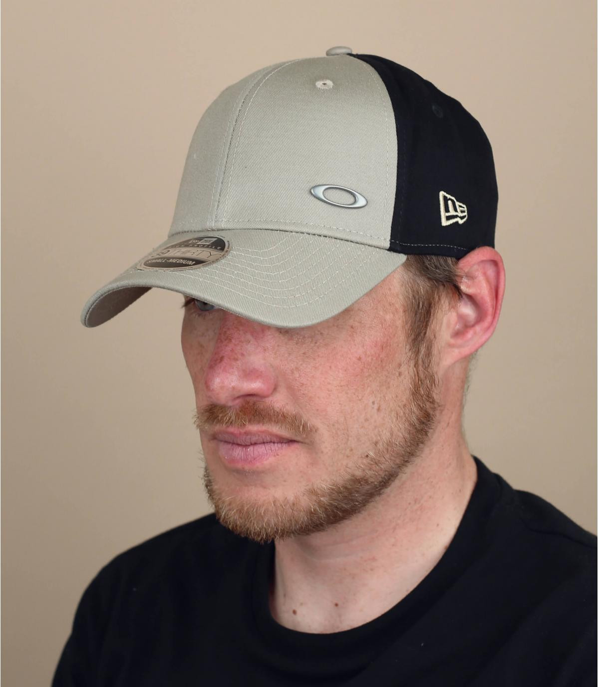 Beige Oakley curved cap Tinfoil New Era 3930 rye